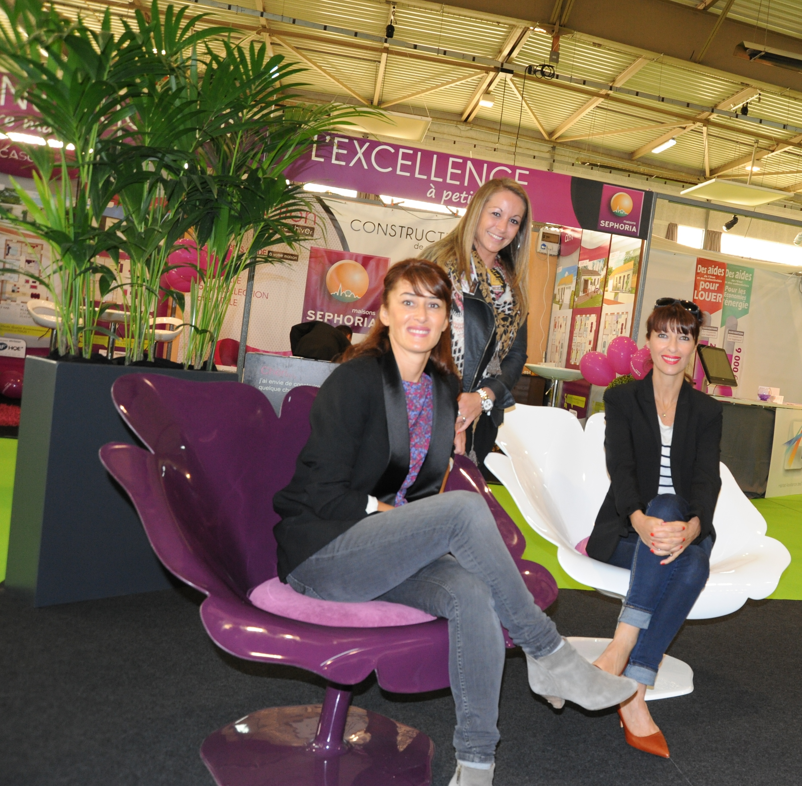 Karine Martine et Gaelle Cuisy sur les fauteuils Poppy